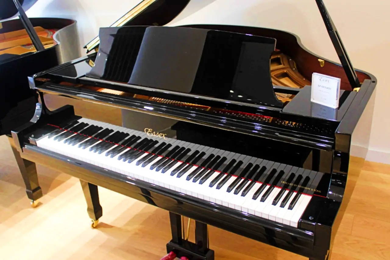 Essex EGP-155C baby grand piano